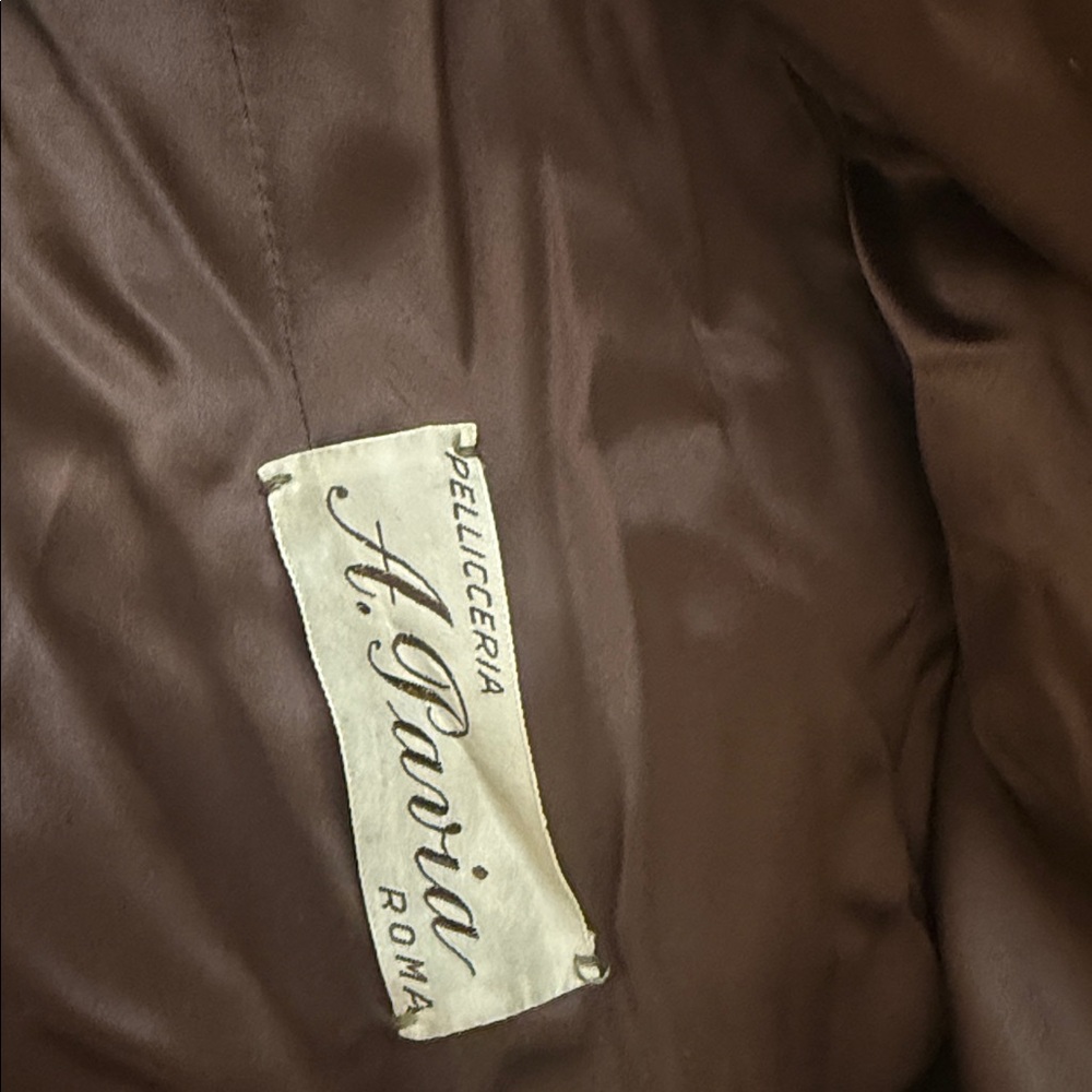 Elegant Brown Fur Coat - Picture 10 of 10